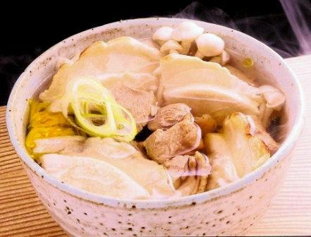 青森地鶏シャモロック入り八戸せんべい汁調理例